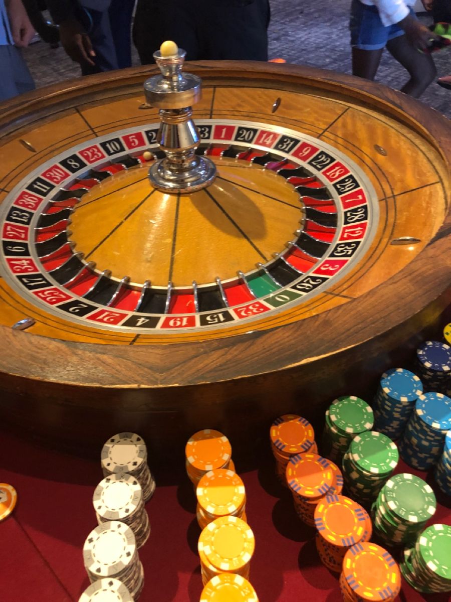 Fruity Slots کھلاڑیوں کے لیے لائیو کیسینو سیکشن